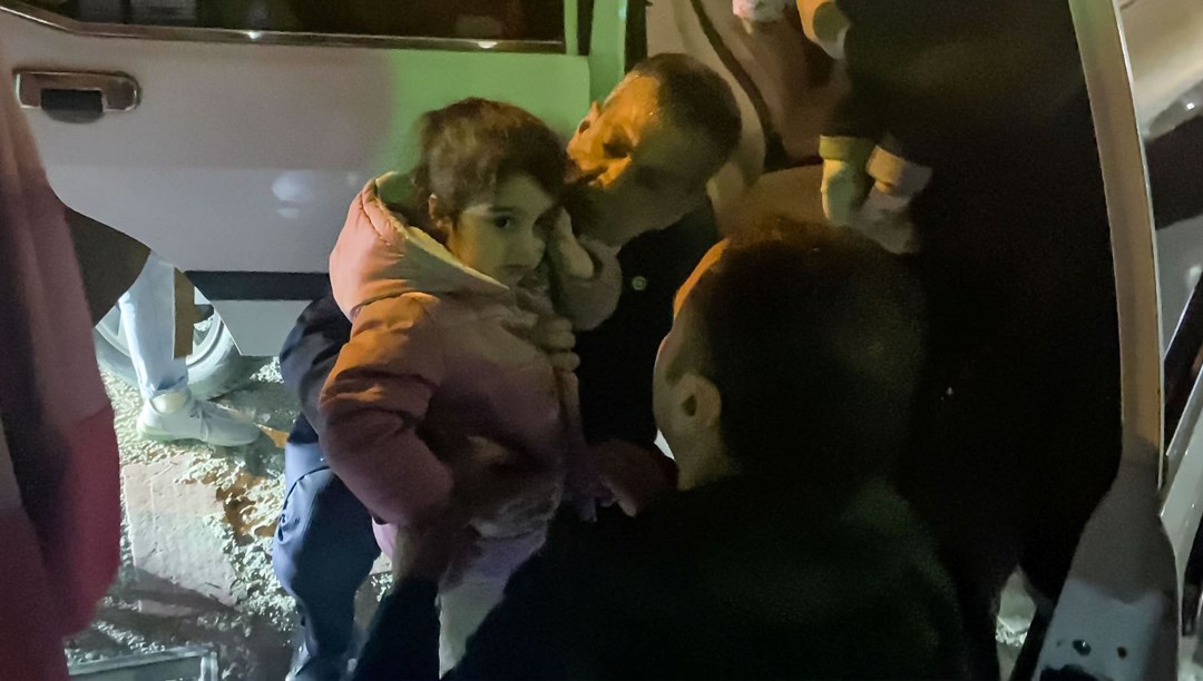 AK Parti Elazığ Milletvekili Keleş, boğazına şeker kaçan çocuğu Heimlich manevrasıyla kurtardı – Son Dakika Türkiye Haberleri